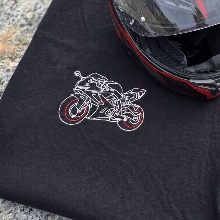 T-shirt con Ricamo Personalizzato da Foto – Stile Monolinea
