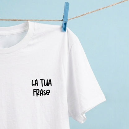 T-shirt ricamata con frase personalizzata