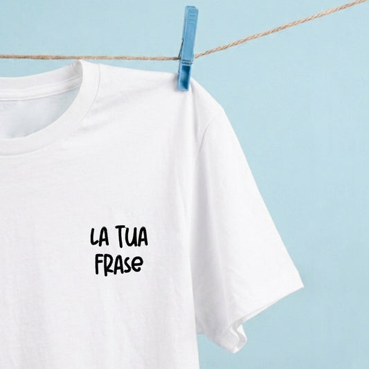 T-shirt ricamata con frase personalizzata