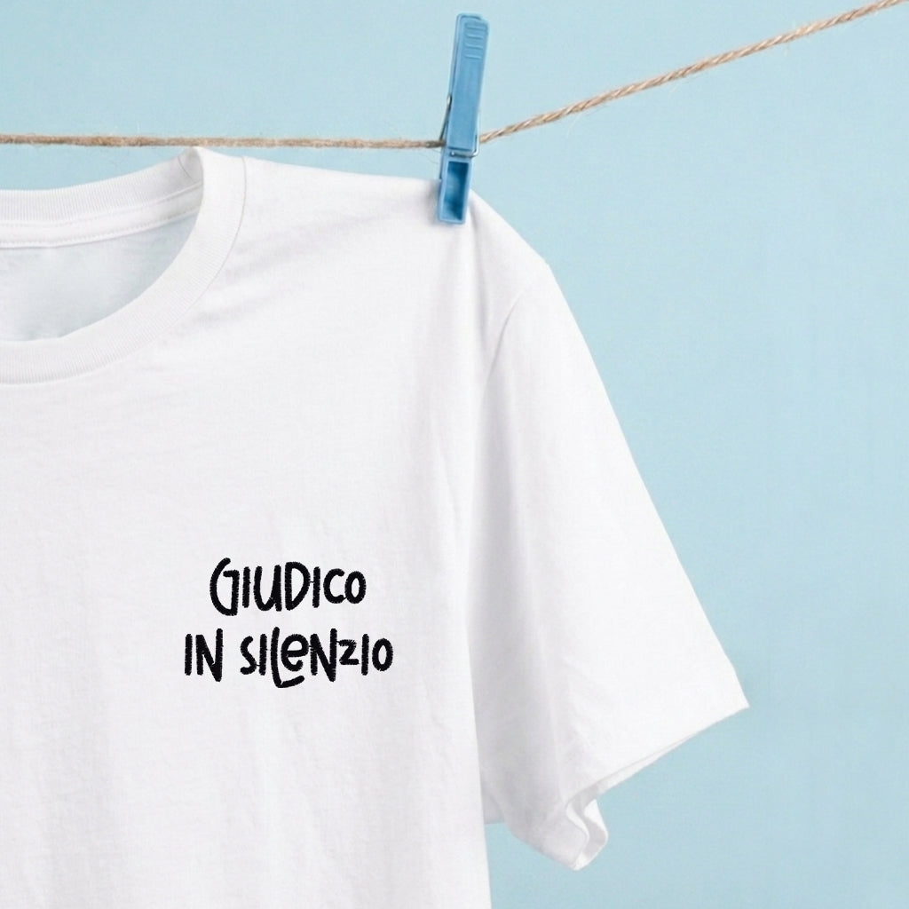 T-shirt ricamata - Giudico in silenzio