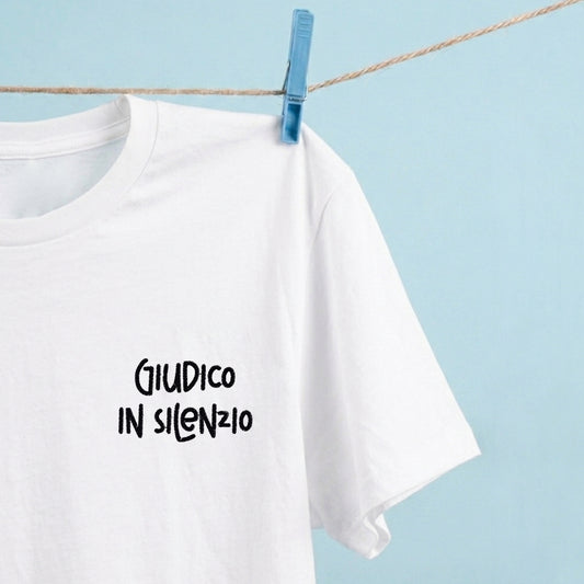 T-shirt ricamata - Giudico in silenzio